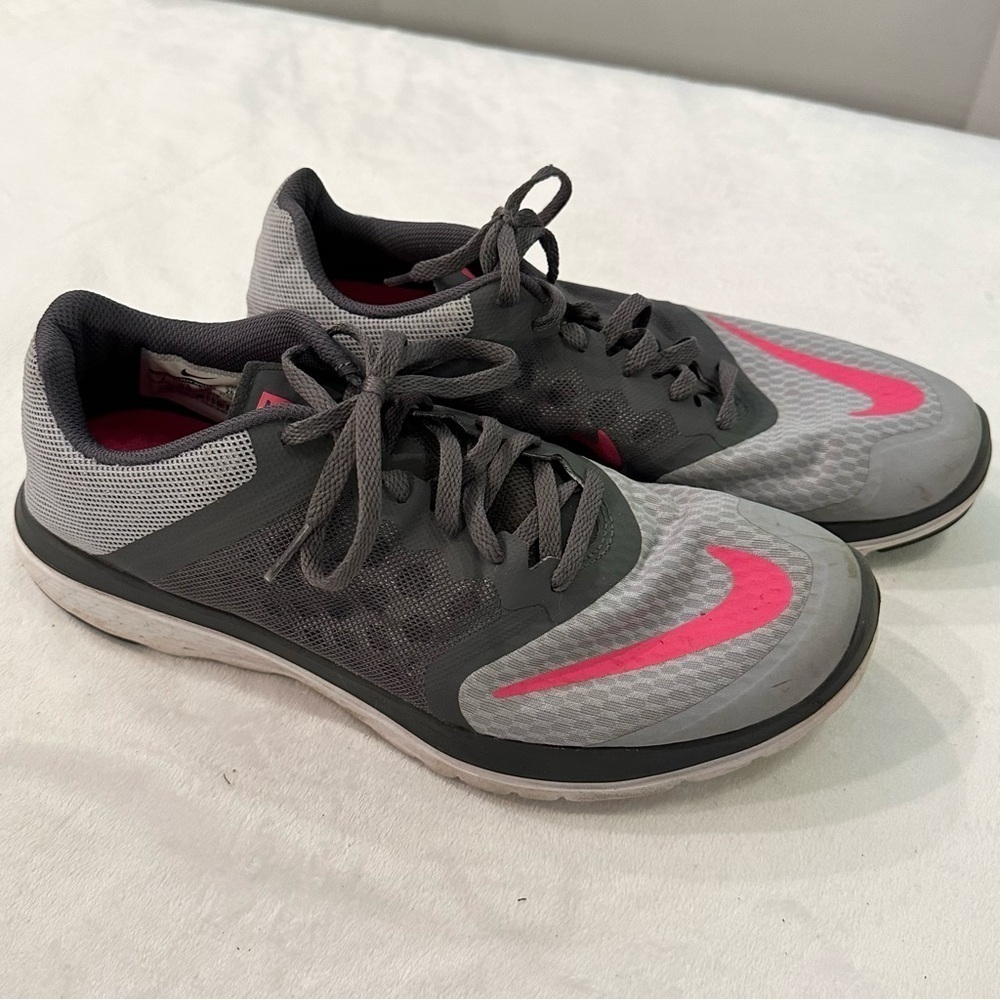 Nike FS Lite Run 3 Running Shoes Sneakers Women’s 9 Gray Pink